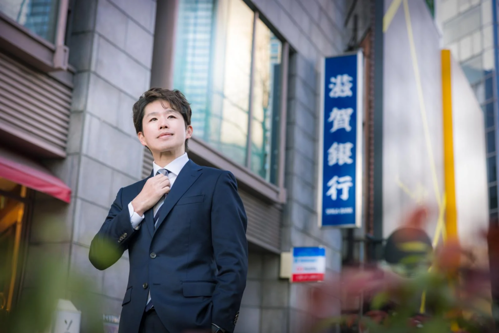 転職活動を進める人の画像