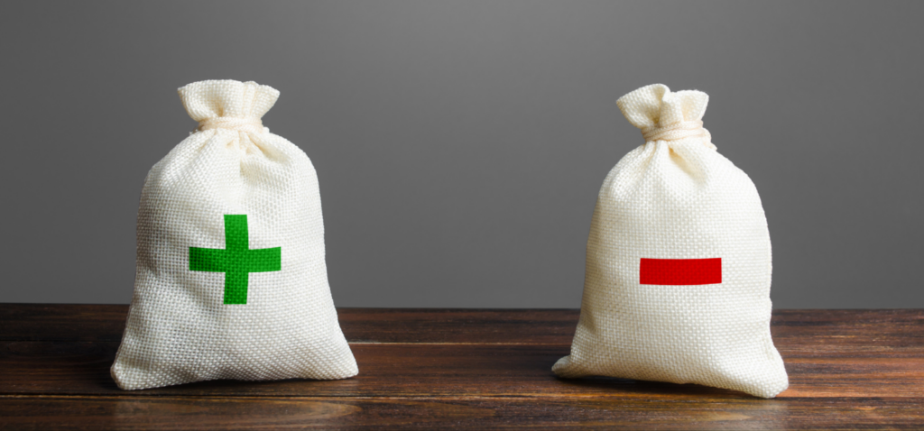 メリットとデメリットを表す画像