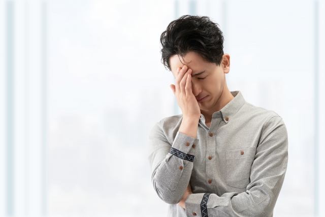 憂鬱な男性の画像