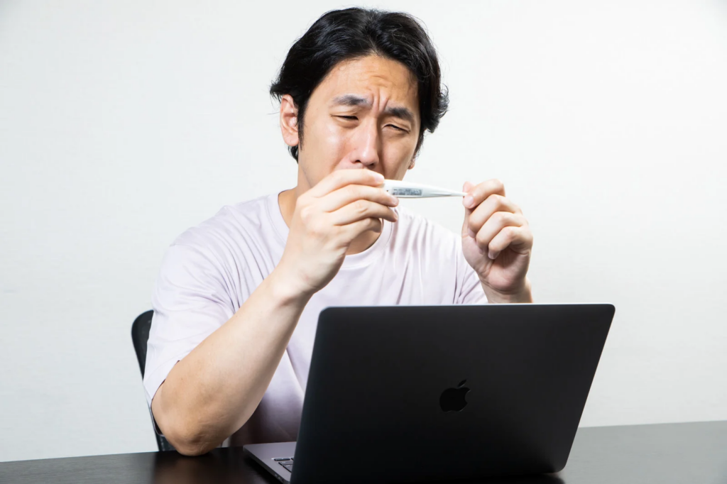 仕事が辛いと感じている男性の画像