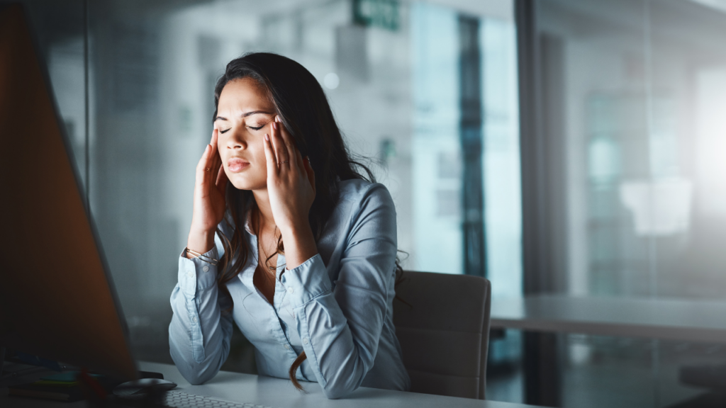 仕事に限界を感じる人の画像