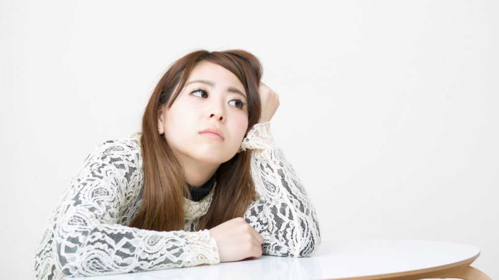 転職すべきかどうか悩む人の画像